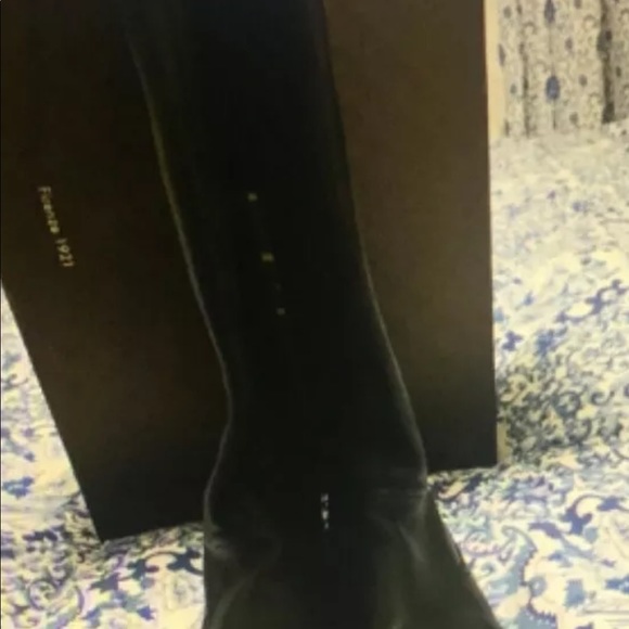 Gucci boots size 38 zipper in the back - Picture 2 of 11